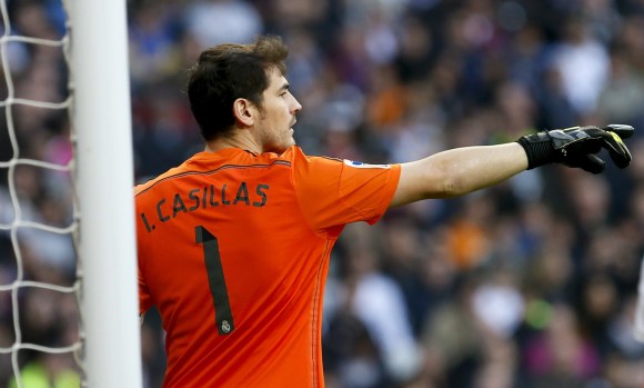 Casillas-senala-porteria-2015-efe.jpg