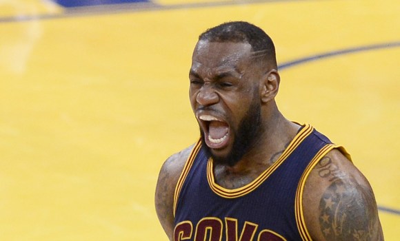 Gritazo-Lebron-Final-NBA-2015-efe.jpg
