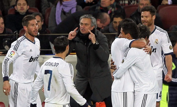 Mourinho-celebracion-clasico-2013-efe.jpg