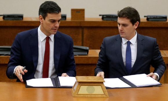 sanchez-rivera-firma-efe.jpg