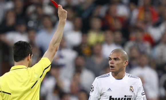 Pepe-roja-Clasico-2016-reuters.jpg