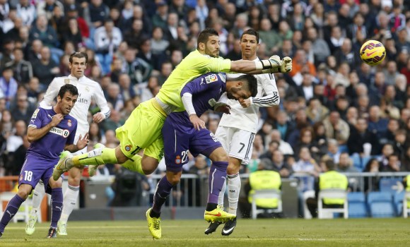 Kiko-Casilla-despeje-2015-efe.jpg