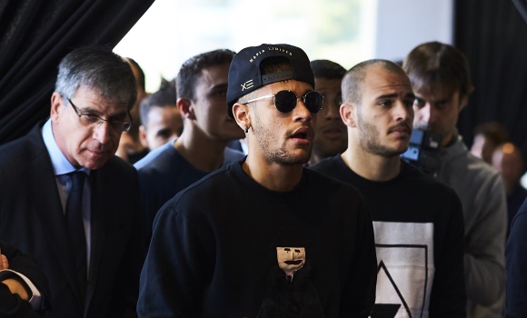 Neymar-memorial-Cruyff-critica-2016-efe.jpg