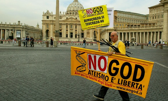 manifestante-ateo-reuters.jpg