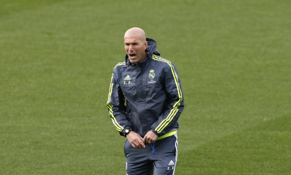 Zidane-ordenes-Entreno-2016-efe.jpg