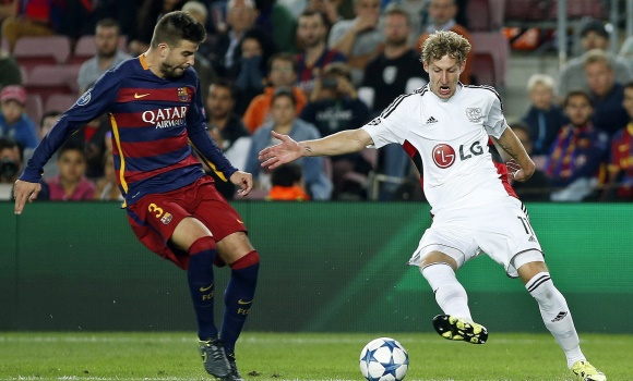 Pique-Leverkusen-2015-efe.jpg