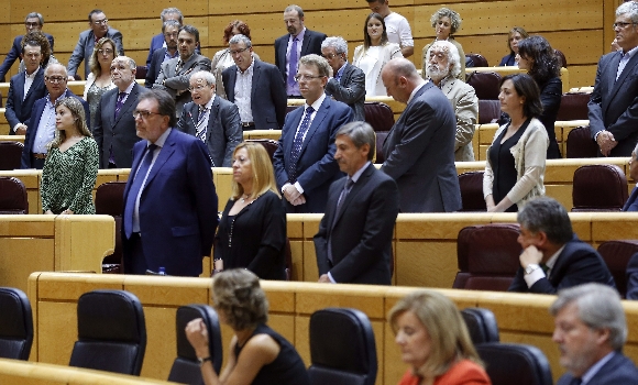 senadores-levantados-efe-580x350.jpg