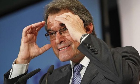 MAS-MANOS-CABEZA-EFE.jpg