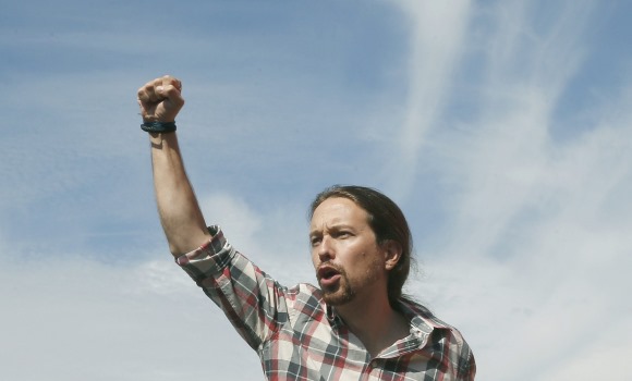 Pablo-Iglesias-puno-2015-efe.jpg