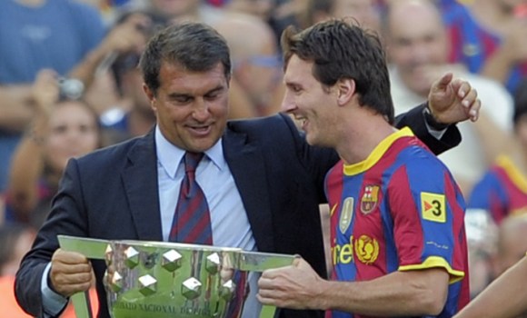 Laporta-Messi-2015-Reuters.jpg