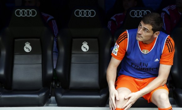 Casillas-mirada-banquillo-2015-efe.jpg