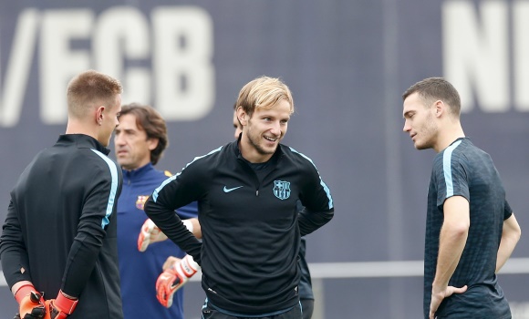 TerStegen-Rakitic-Vermaelen-2015-entreno-efe.jpg