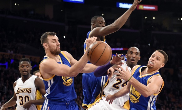 Curry-Lakers-Warriros-2016-reuters.jpg