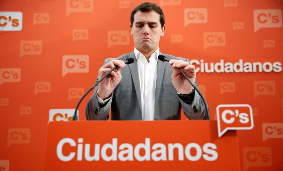 rivera-ordenamicrofonos-efe.jpg