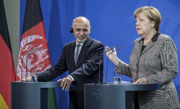 Merkel-gani-dic-2015-efe.jpg