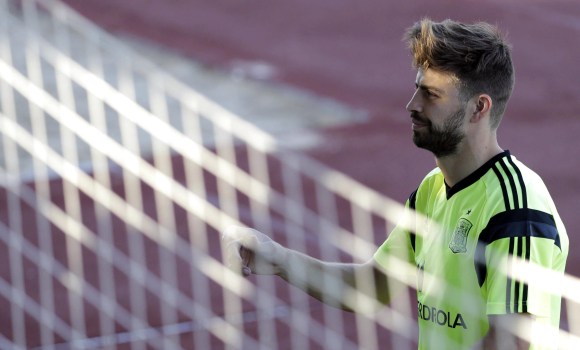 Pique-autografos-seleccion-2015-efe.jpg
