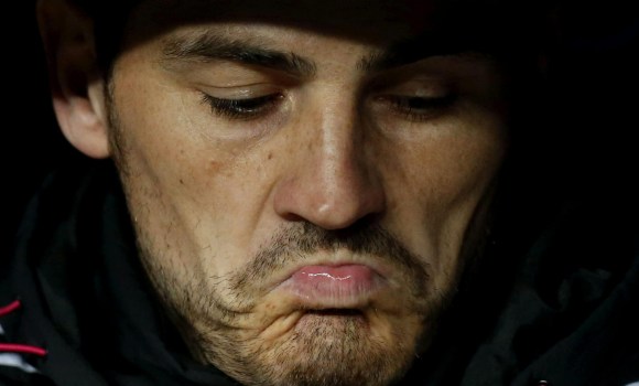 Casillas-gesto-2015-banquillo-efe.jpg