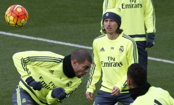 Modric-mirada-Entreno-RealMadrid-2016-efe.jpg