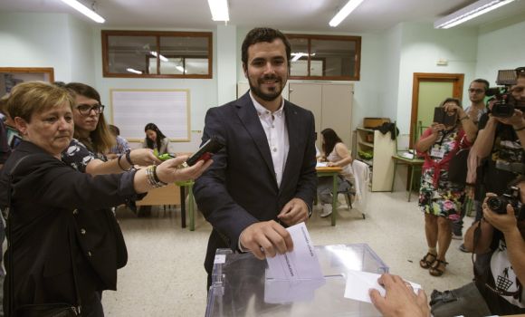 alberto-garzon-vota.jpg