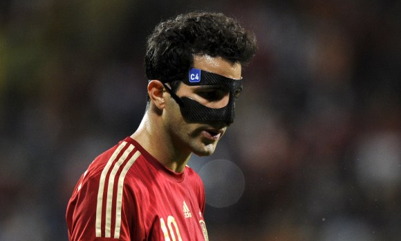 Cesc-mascara-espana-2015-reuters.jpg