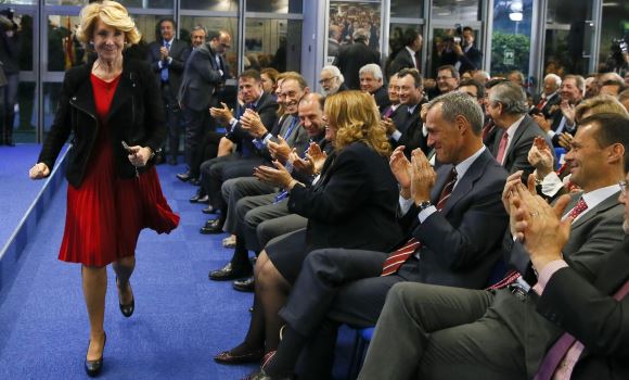 aguirre-aplausosextranos-efe.jpg