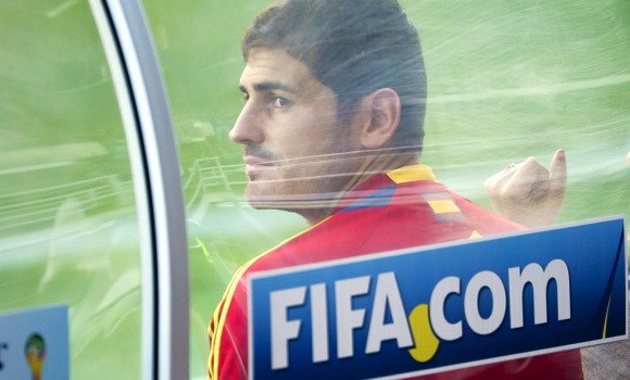 Casillas-fifa-cartel-banquillo-2013.jpg