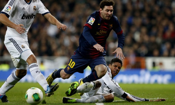 Messi-Varane-Clasico-2013-efe.jpg