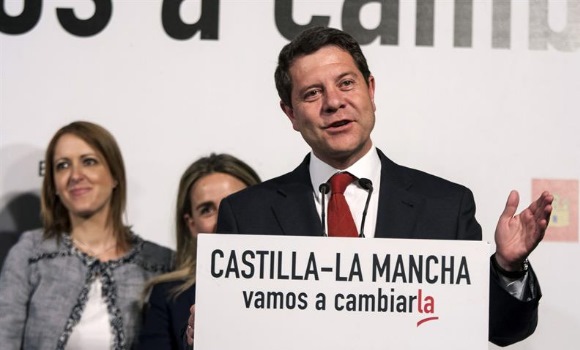 Page, dispuesto a subir los salarios de los diputados con tal de que Cospedal se quede