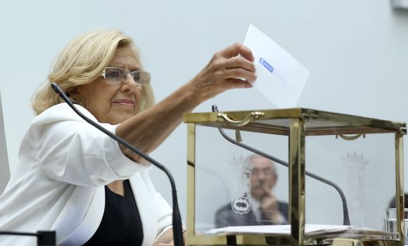 manuela-carmena-vota.jpg