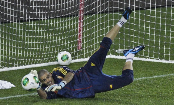 Valdes-entreno-espana-2013-efe.jpg