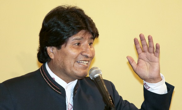 evo-morales-mano-reuters.jpg