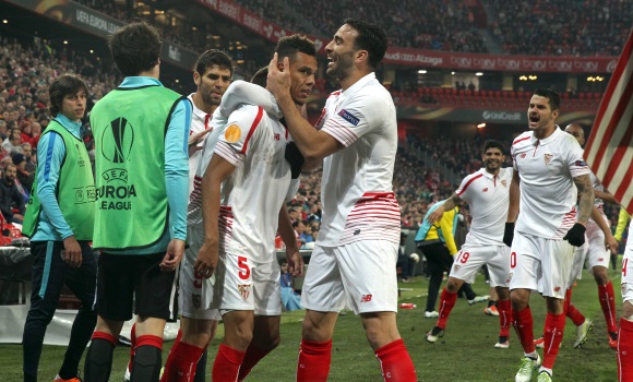 sevilla-celebra-sanmames-europaleague-efe.jpg