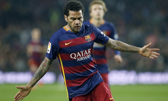 Alves-celebra-villanovense-2015-EFE.jpg