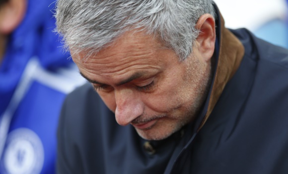 Mourinho-cabizbajo-2015-reuters.jpg