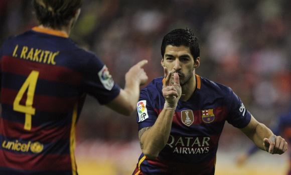 Suarez-celebra-Rakitic-2016-Gijon-reuters.jpg