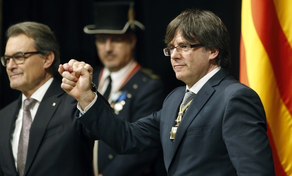 Puigdemont-jura-12enero2016EFE.jpg