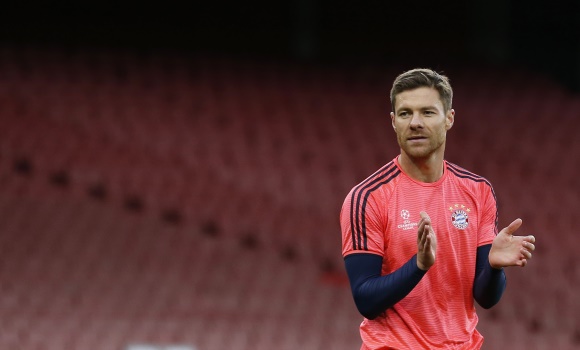 Xabi-Alonso-2015-aplauso-reuters.jpg