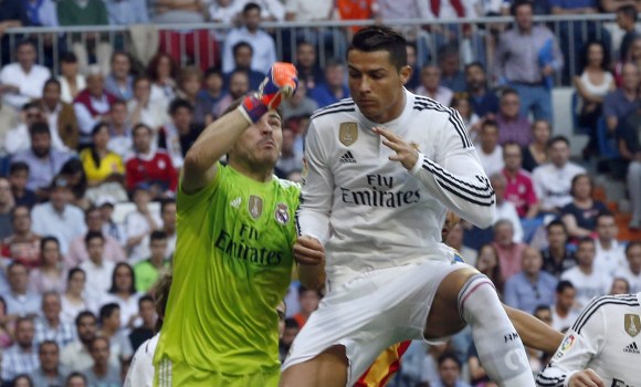 Casillas-salto-CR7-2015-efe.jpg