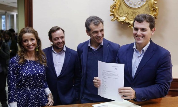 rivera-canto-ciudadanos-congreso-efe.jpg