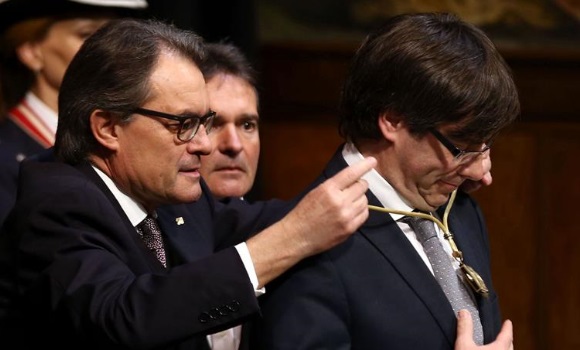 mas-puigdemont-posesion-efe.jpg