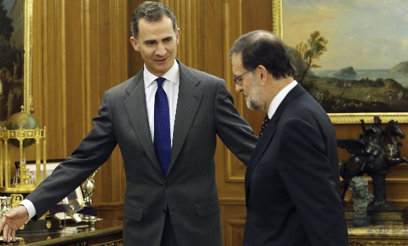 rajoy-rey-salida-encuentro-efe.jpg