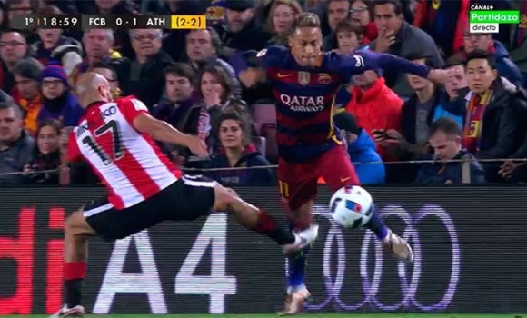 Neymar-Mikel-Rico-entrada-dura-2016-canalplus.jpg