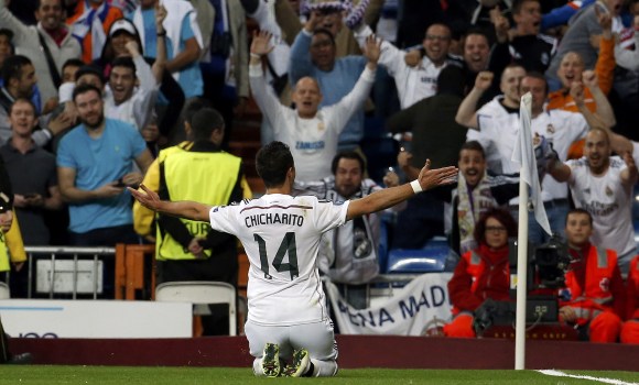 Chicharito-celebra-cesped-2015-derbi-reuters.jpg