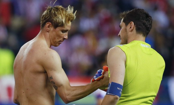 Casillas-saludo-Torres-2015-EFE.jpg