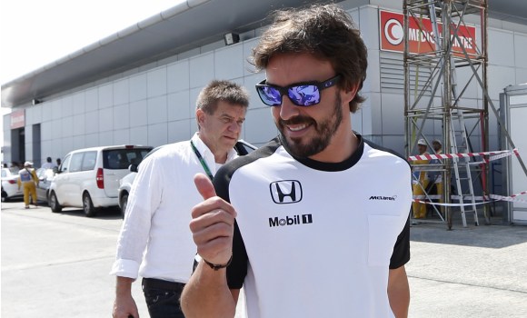 Alonso-saluda-Indonesia-2015-reuters.jpg