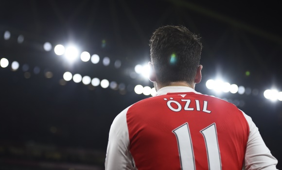 Ozil-focos-Arsenal-2016-reuters.jpg
