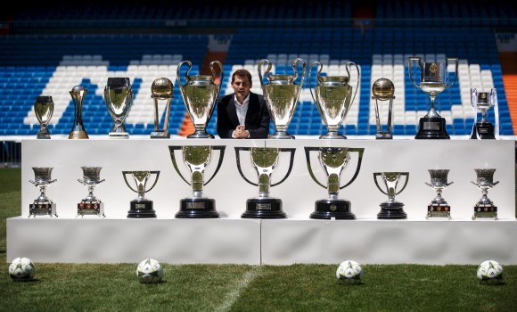 Casillas-2015-titulos-despedida-efe.jpg