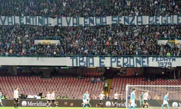 pancarta-tibia-perone-napoles-rossi.jpg