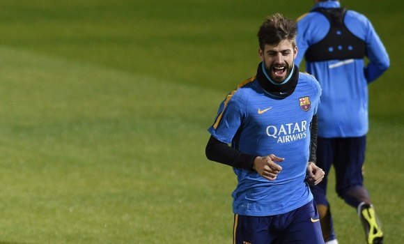 Pique-risas-entreno-mundial-clubes-2015-efe.jpg