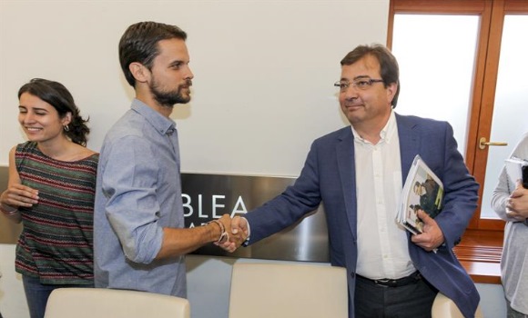 Vara será elegido presidente de Extremadura con el apoyo de Podemos